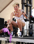 Miley-Cyrus-at-2013-iHeartRadio-14