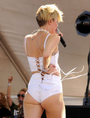 Miley-Cyrus-at-2013-iHeartRadio-15