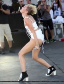 Miley-Cyrus-at-2013-iHeartRadio-8
