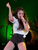 Selena-Gomez-London-Concert-3