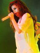 Selena Gomez Perform In Milan