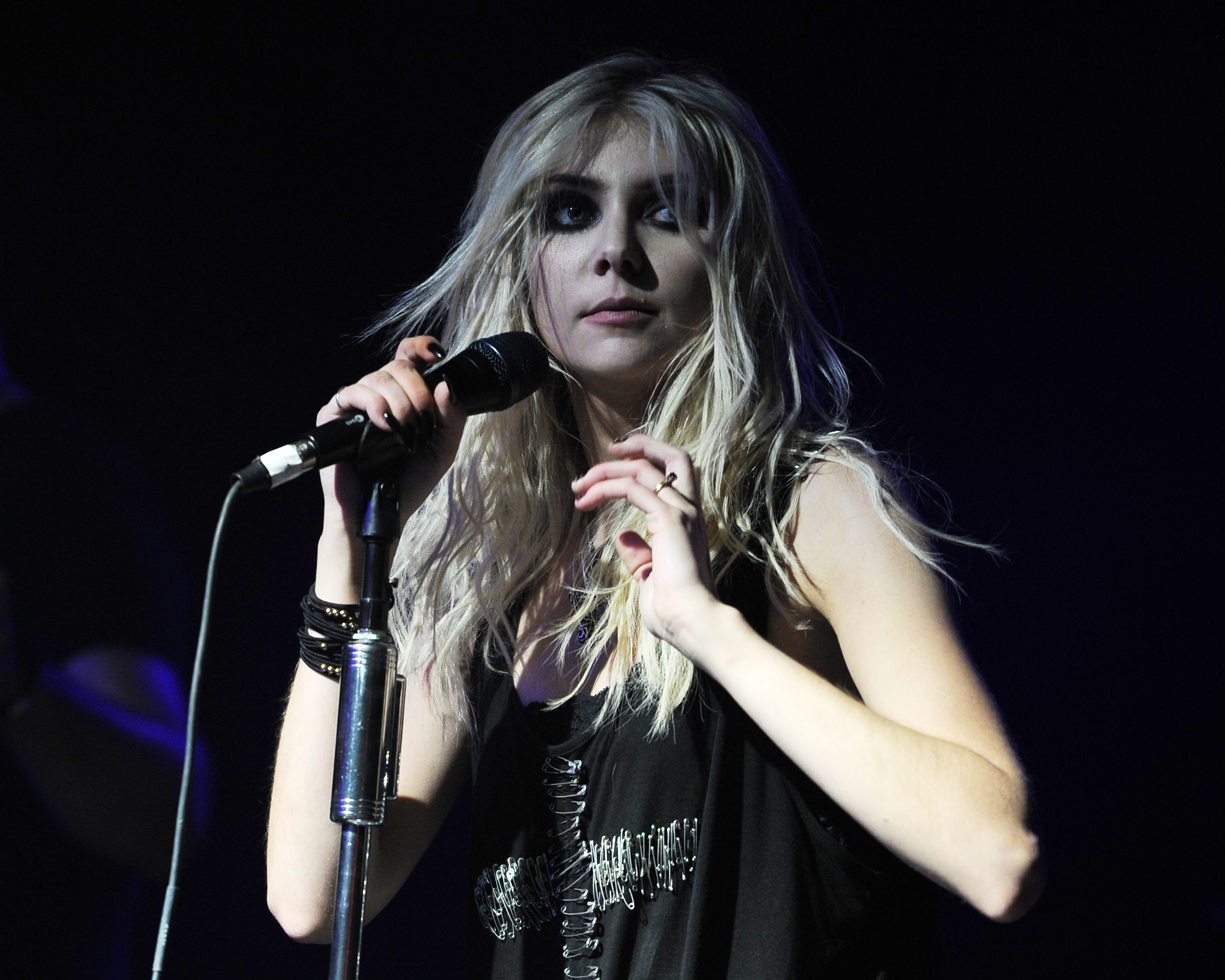 Taylor Momsen of The Pretty Reckless performs