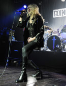 aylor Momsen of The Pretty Reckless performs