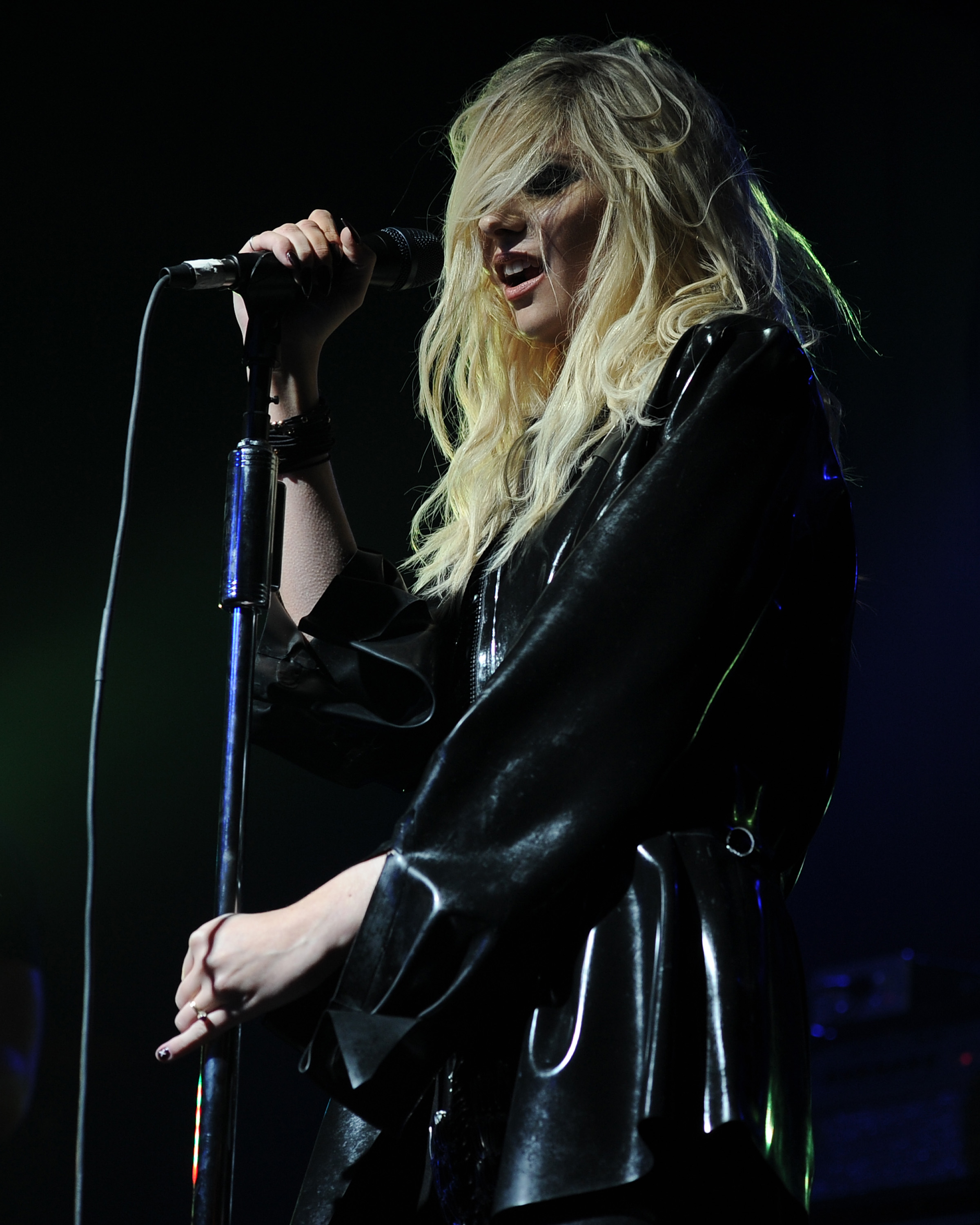aylor Momsen of The Pretty Reckless performs