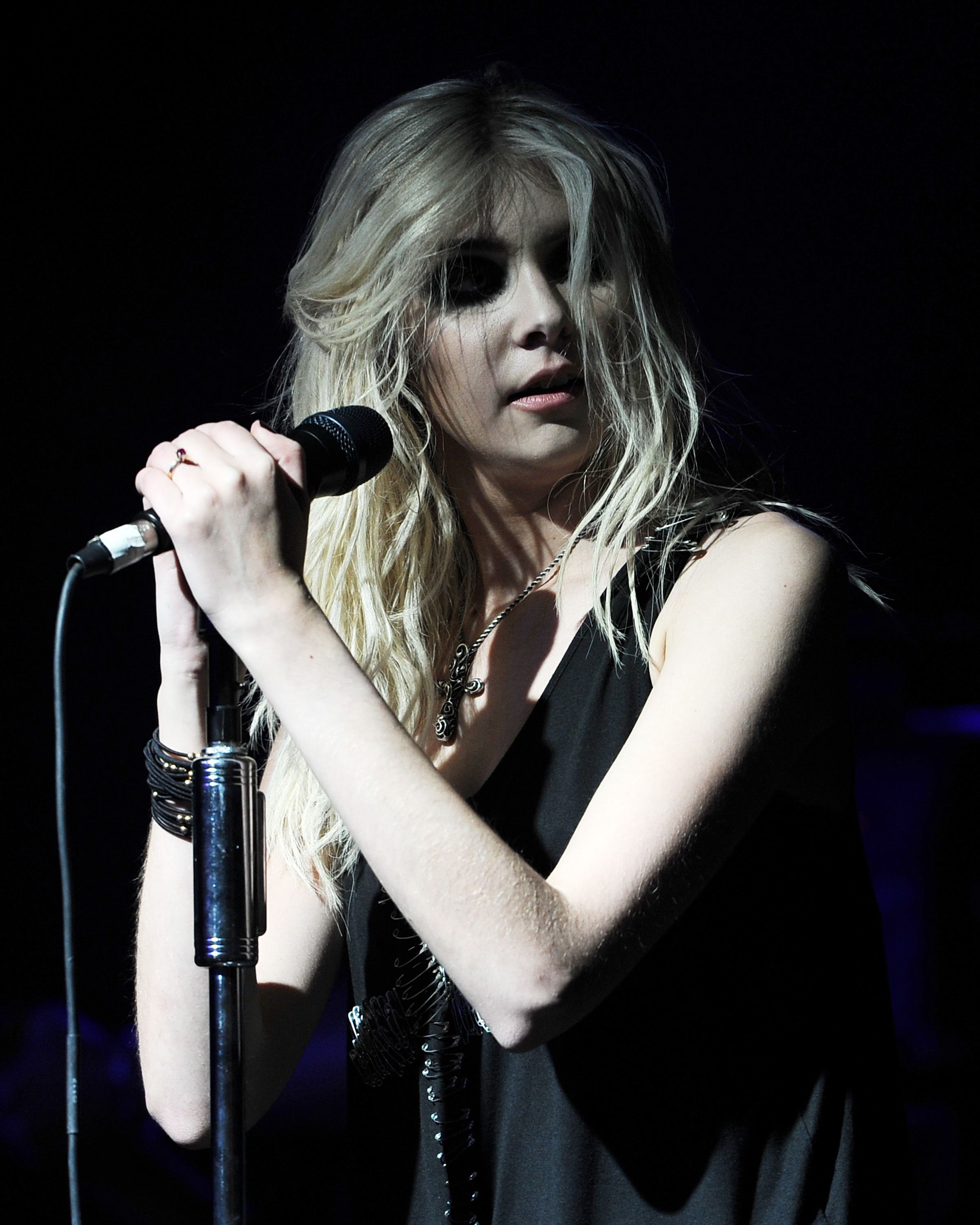 aylor Momsen of The Pretty Reckless performs