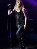 aylor Momsen of The Pretty Reckless performs