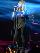 Taylor-Momsen-4