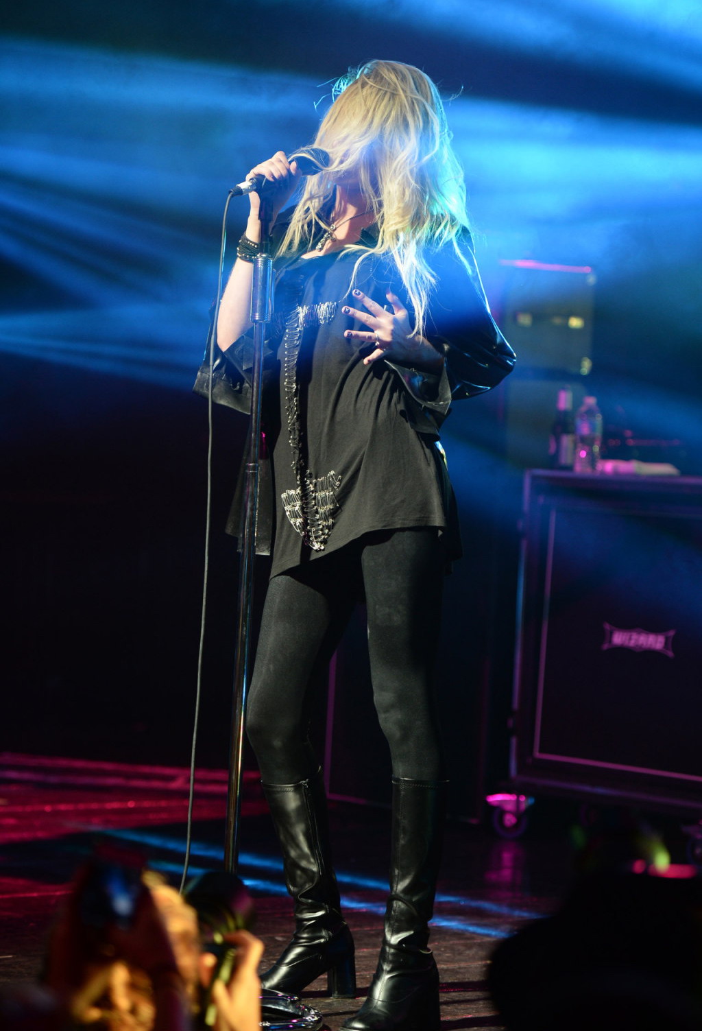 Taylor-Momsen-4