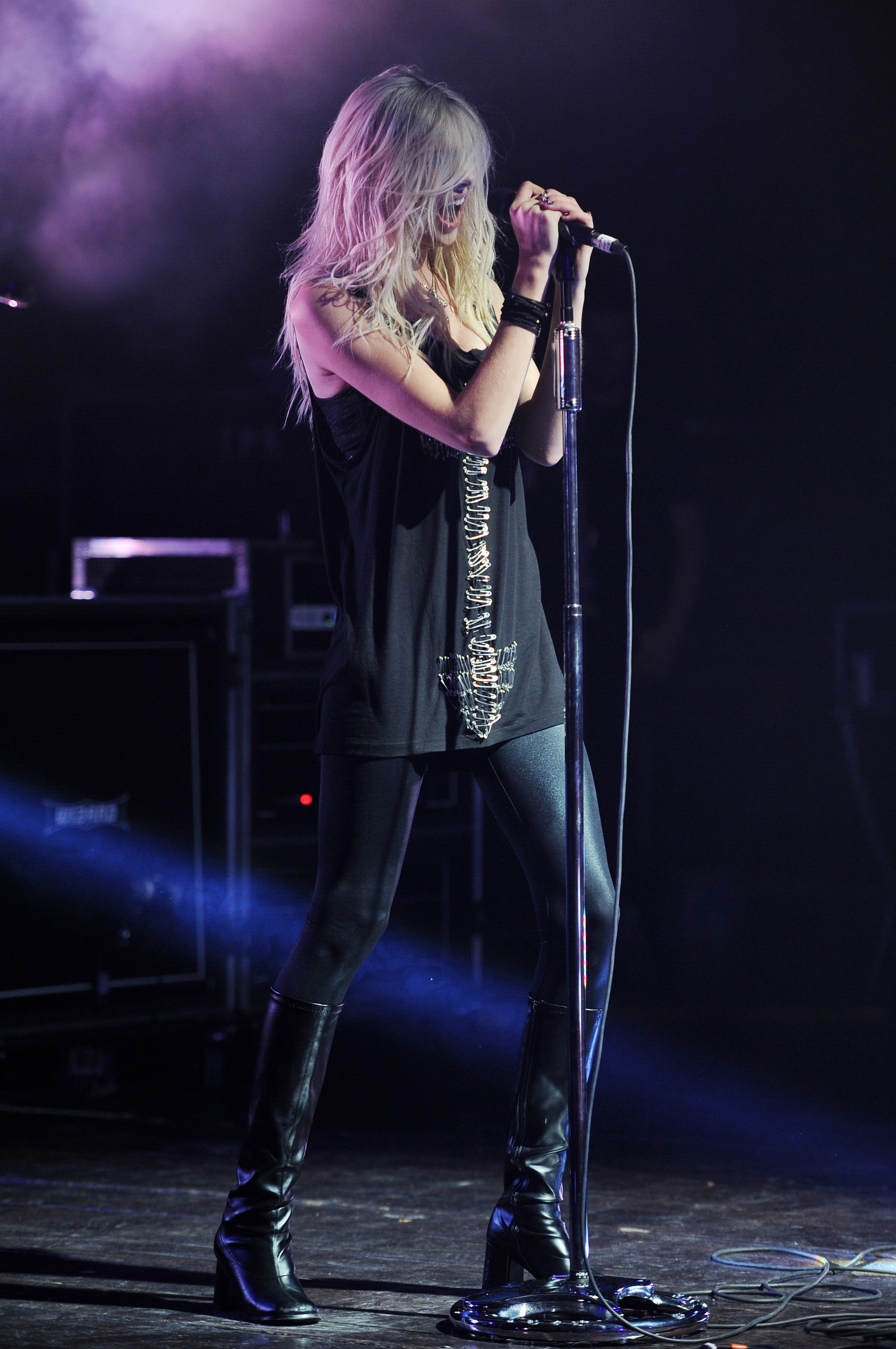 Taylor Momsen of The Pretty Reckless performs