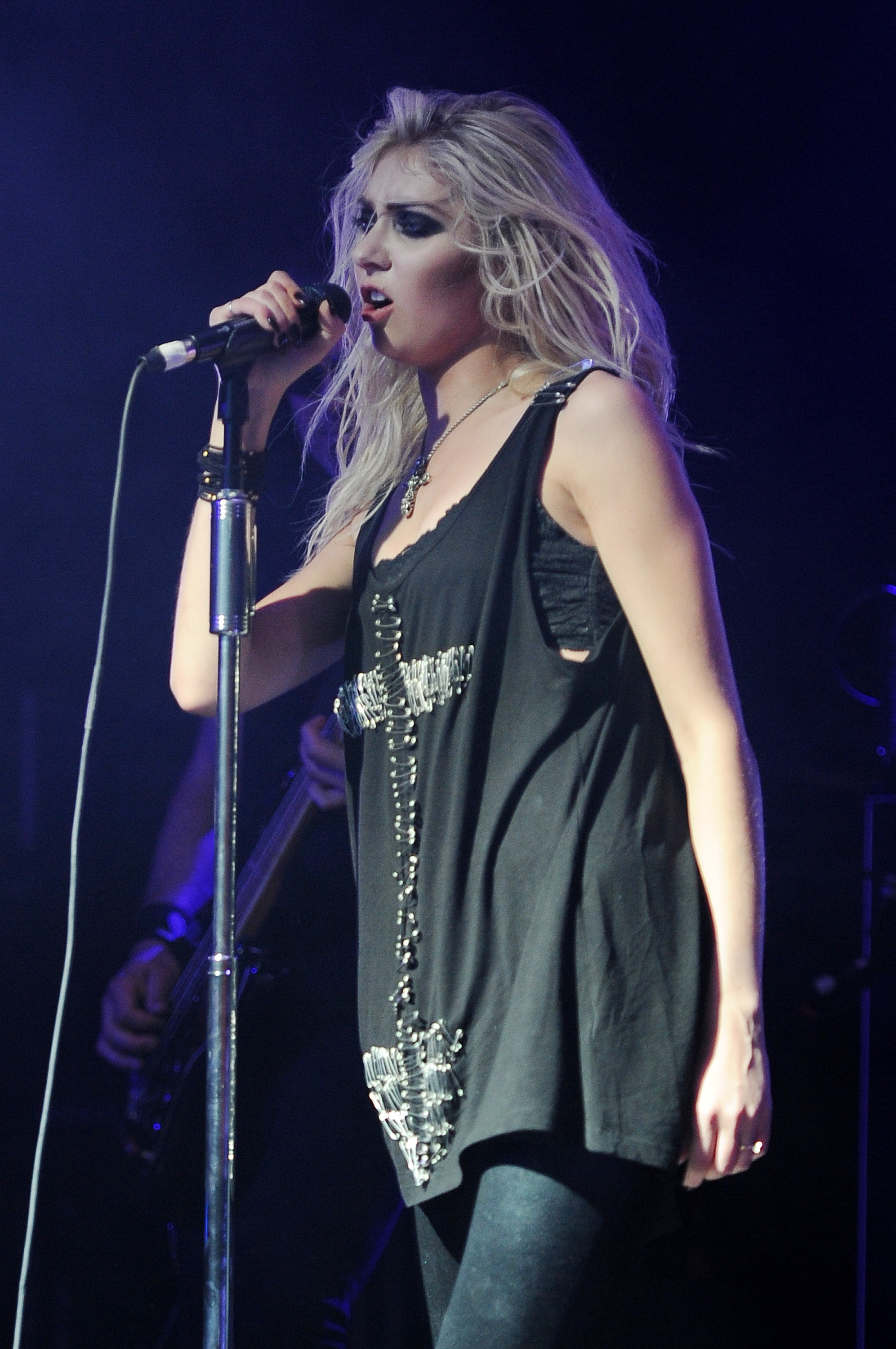 Taylor Momsen of The Pretty Reckless performs