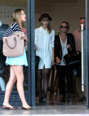 Taylor-Swift-in-Pantyhose-1