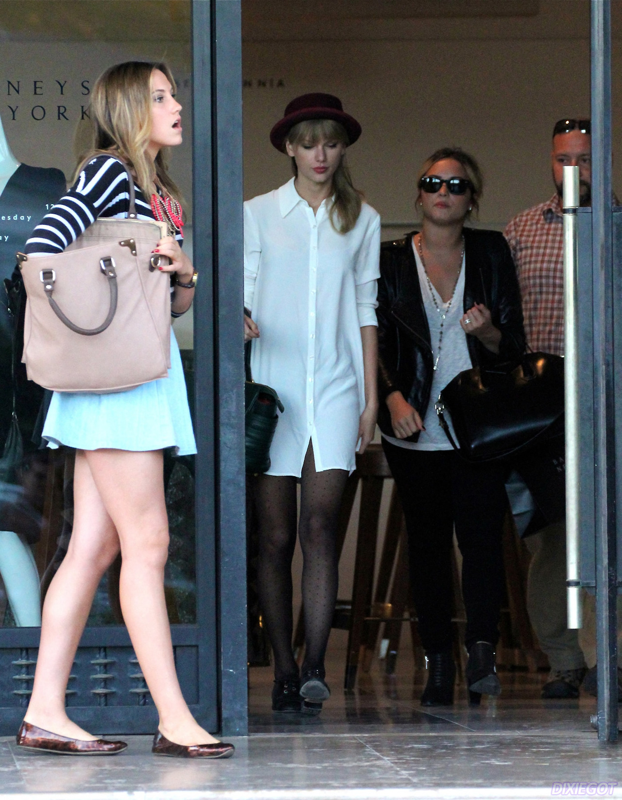Taylor-Swift-in-Pantyhose-1