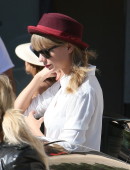 Taylor-Swift-in-Pantyhose-11