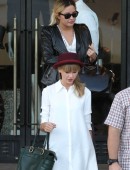 Taylor-Swift-in-Pantyhose-3