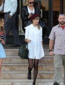 Taylor-Swift-in-Pantyhose-5