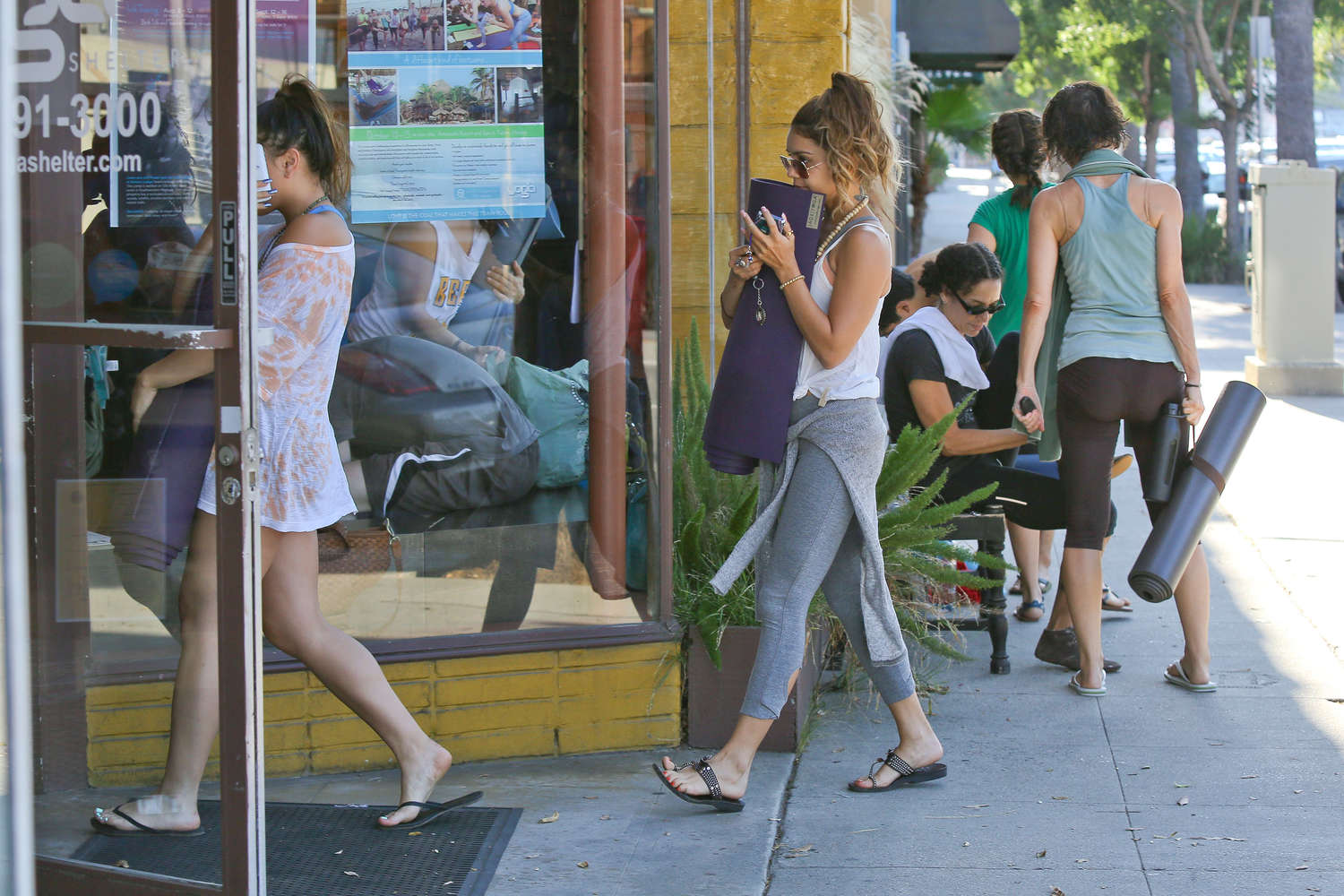 Vanessa-Hudgens-and-Stella-Hudgens-10