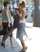 Vanessa-Hudgens-and-Stella-Hudgens-5