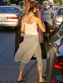 Vanessa-Hudgens-and-Stella-Hudgens-6