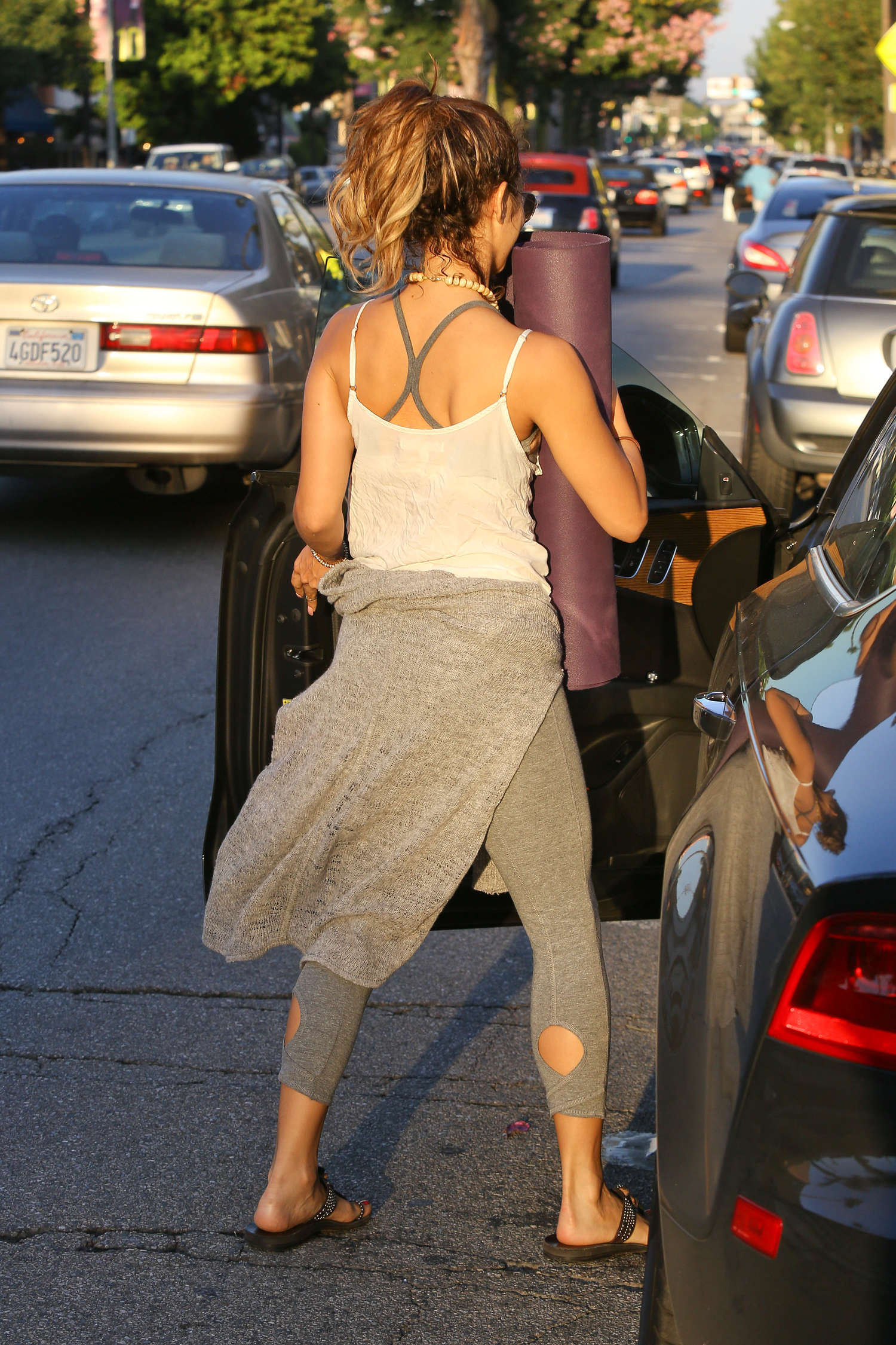 Vanessa-Hudgens-and-Stella-Hudgens-6
