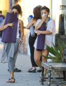 Vanessa-Hudgens-and-Stella-Hudgens-8