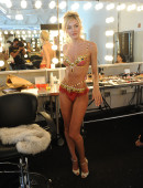 Candice-Swanepoel-10-Million-Royal-Fantasy-Bra-Behind-the-Scenes-13