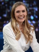 Elizabeth-Olsen-at-Late-Night-in-NYC-2