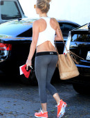 Julianne-Hough-in-Grey-Tights-2