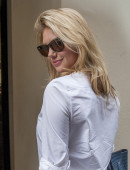 Kate-Upton-in-Paris-during-Fashion-Week-2013-1