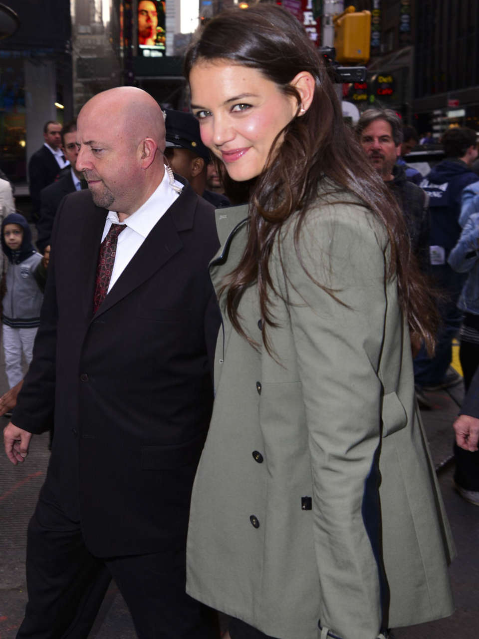 Katie-Holmes-Good-Morning-America-8