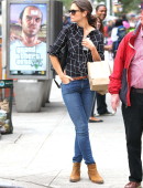 Katie-Holmes-Shopping-in-NYC-3