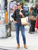 Katie-Holmes-Shopping-in-NYC-9
