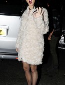 Katy-Perry-Leaving-the-Roundhouse-in-London-10