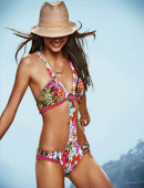 Kendall-Jenner-Agua-Bendita-2014-19