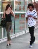 Kendall-Jenner-Booty-in-Jeans-7