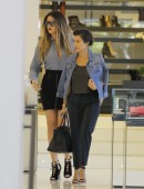 Kourtney-Kardashian-and-Khloe-Kardashian-3