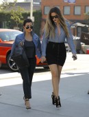 Kourtney-Kardashian-and-Khloe-Kardashian-5