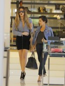 Kourtney-Kardashian-and-Khloe-Kardashian-7