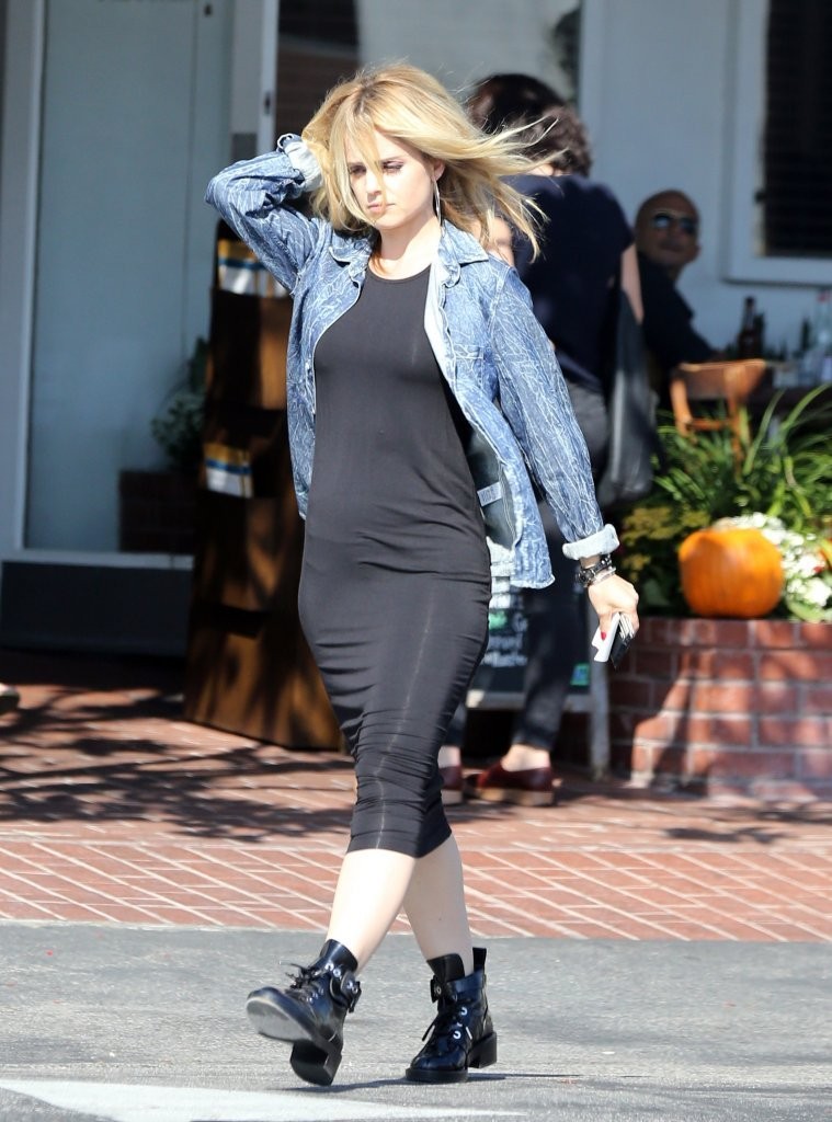 Mena-Suvari-6