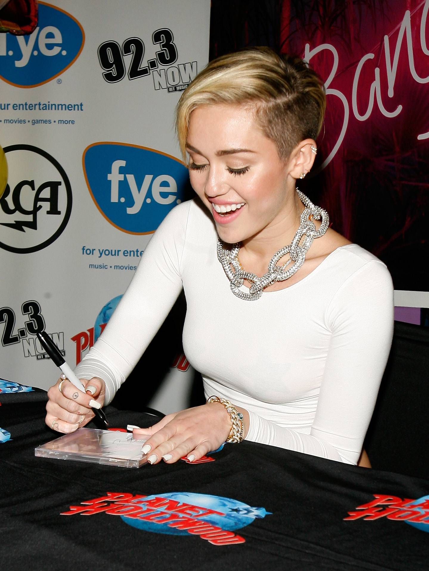 Miley-Cyrus-Bangerz-Music-Album-Release-Party-1