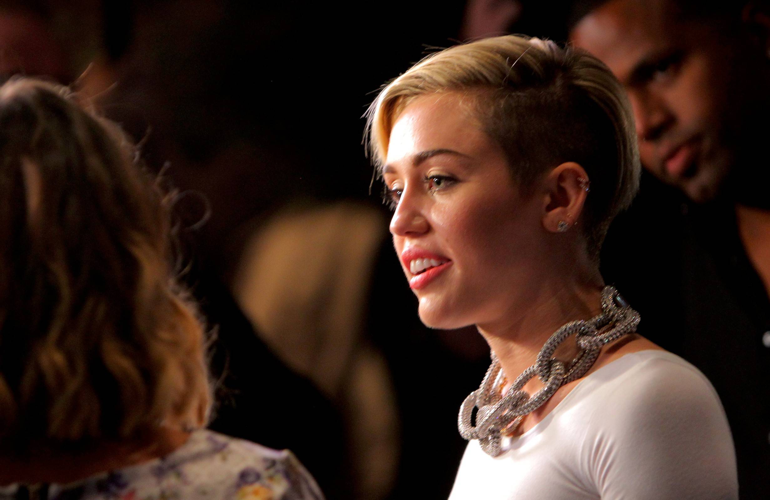 Miley-Cyrus-Bangerz-Music-Album-Release-Party-16