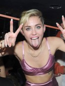 Miley-Cyrus-Bangerz-Music-Album-Release-Party-17