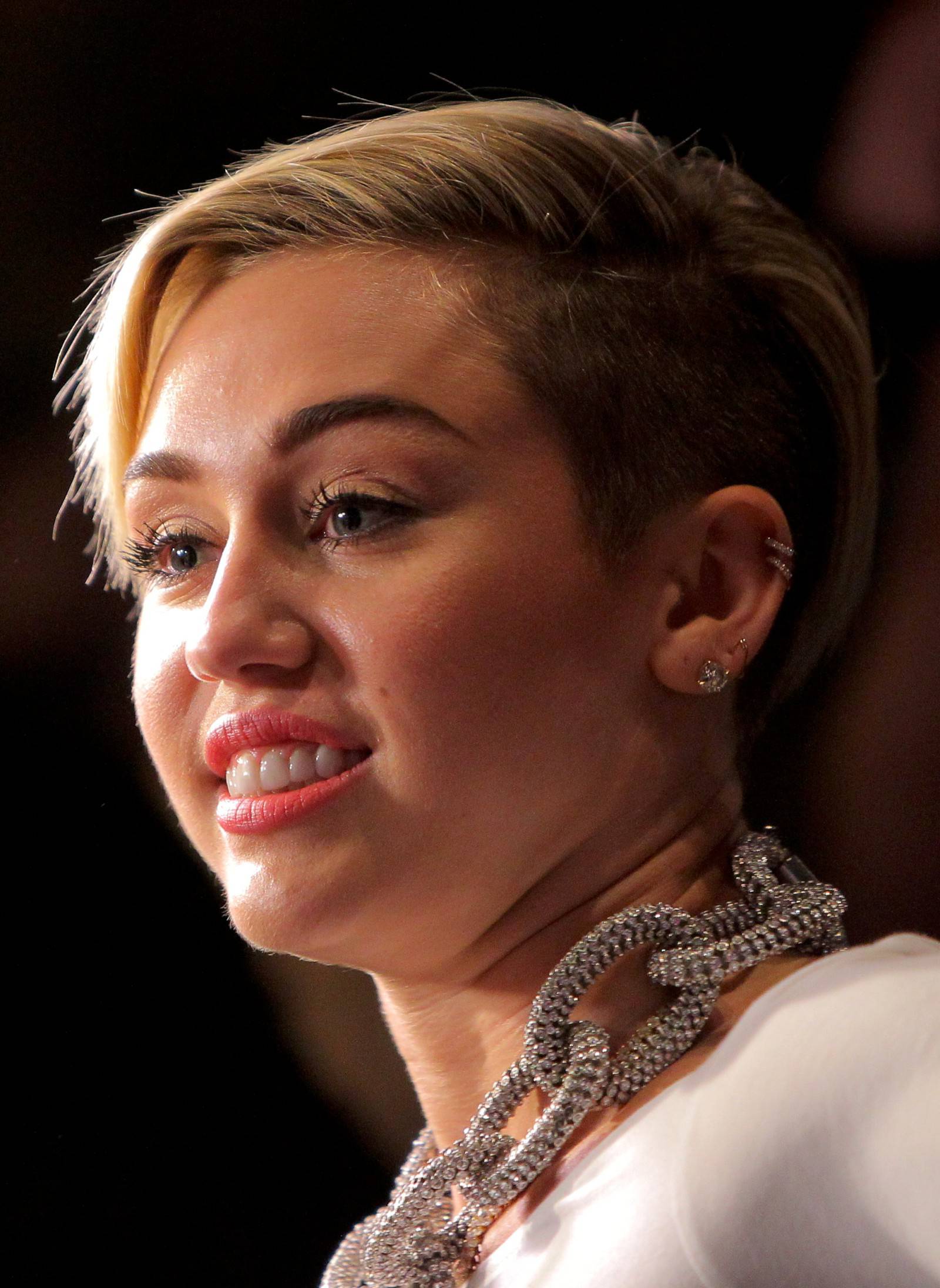 Miley-Cyrus-Bangerz-Music-Album-Release-Party-3