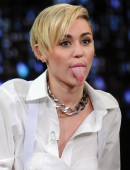 Miley-Cyrus-Late-Night-with-Jimmy-Fallon-in-NYC-14