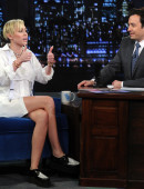 Miley-Cyrus-Late-Night-with-Jimmy-Fallon-in-NYC-19