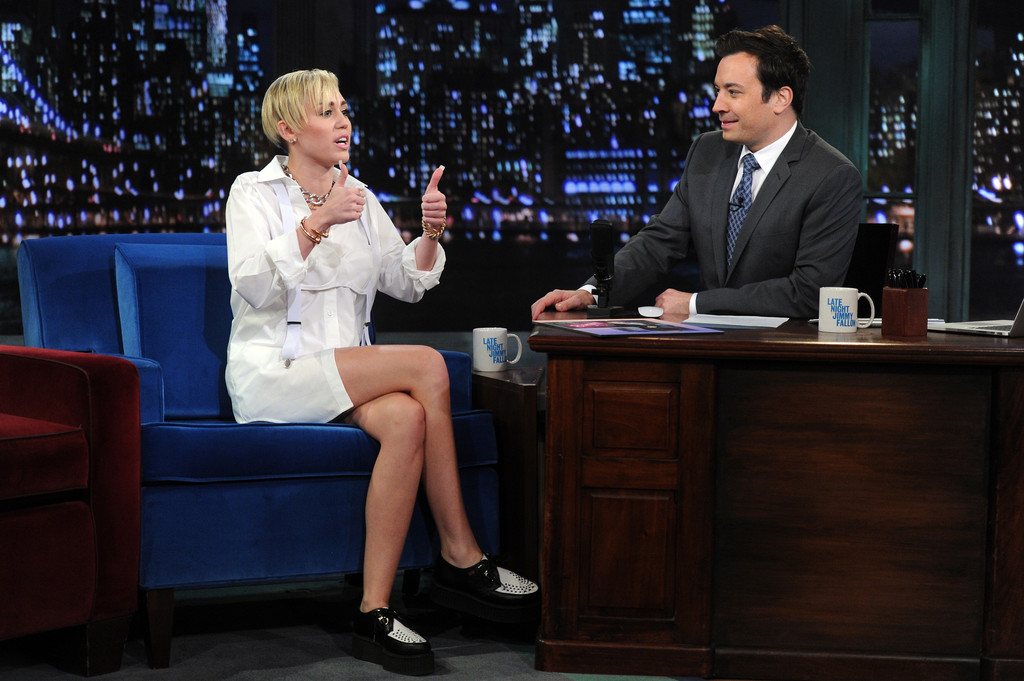 Miley-Cyrus-Late-Night-with-Jimmy-Fallon-in-NYC-19