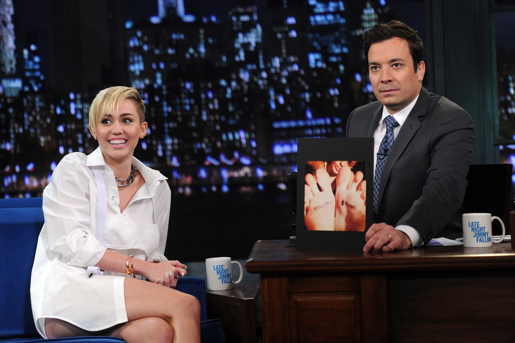 Miley-Cyrus-Late-Night-with-Jimmy-Fallon-in-NYC-2