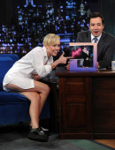 Miley-Cyrus-Late-Night-with-Jimmy-Fallon-in-NYC-3