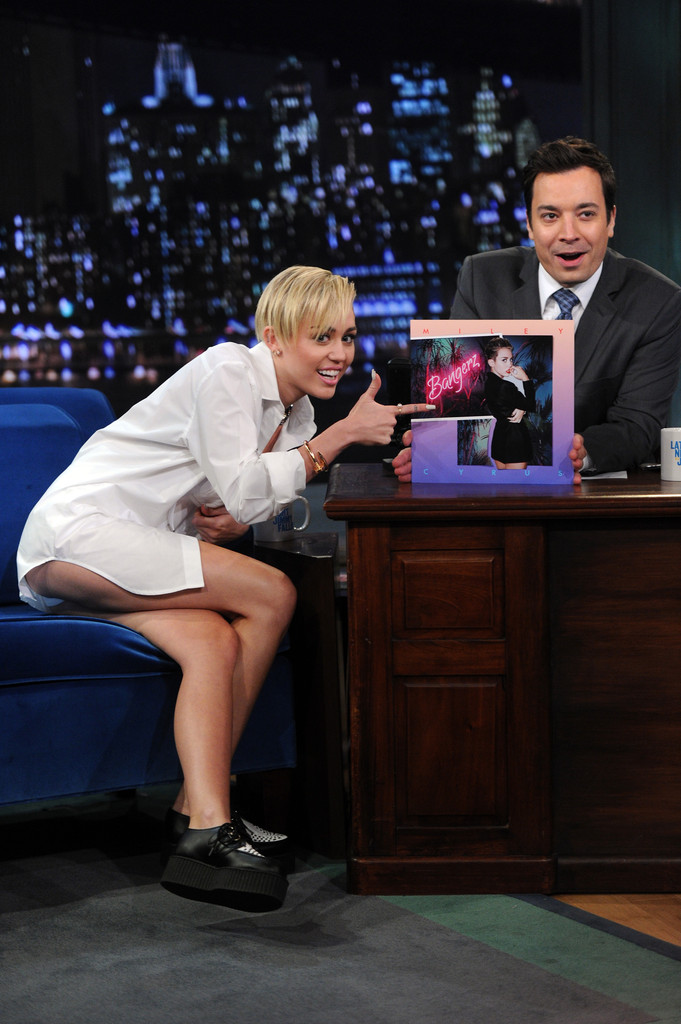 Miley-Cyrus-Late-Night-with-Jimmy-Fallon-in-NYC-3
