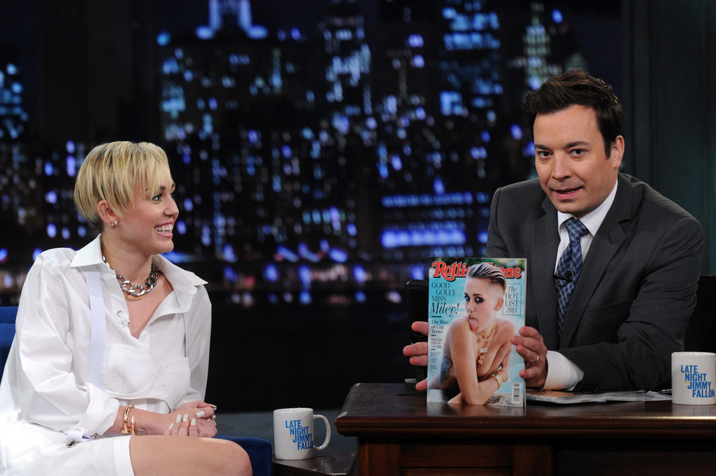 Miley-Cyrus-Late-Night-with-Jimmy-Fallon-in-NYC-4