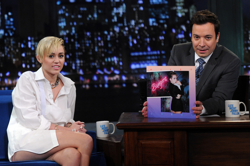 Miley-Cyrus-Late-Night-with-Jimmy-Fallon-in-NYC-6
